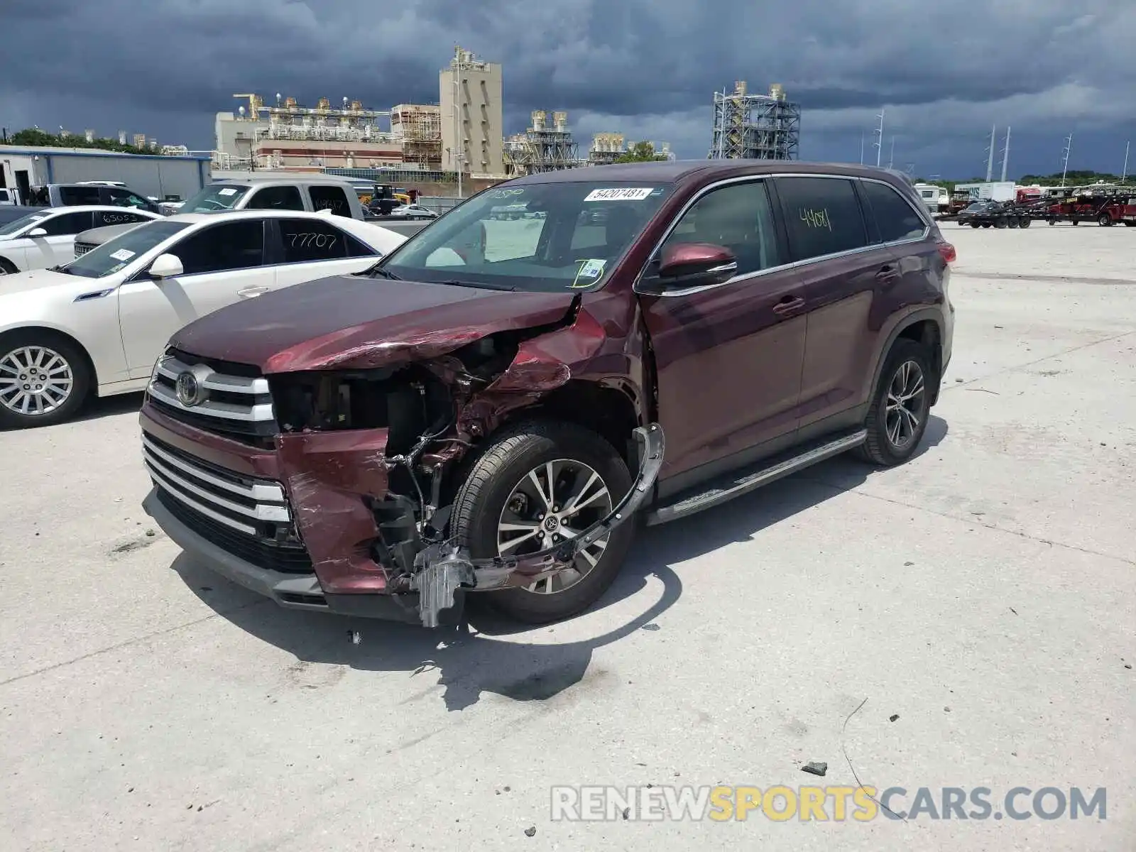 2 Photograph of a damaged car 5TDZZRFH1KS291218 TOYOTA HIGHLANDER 2019