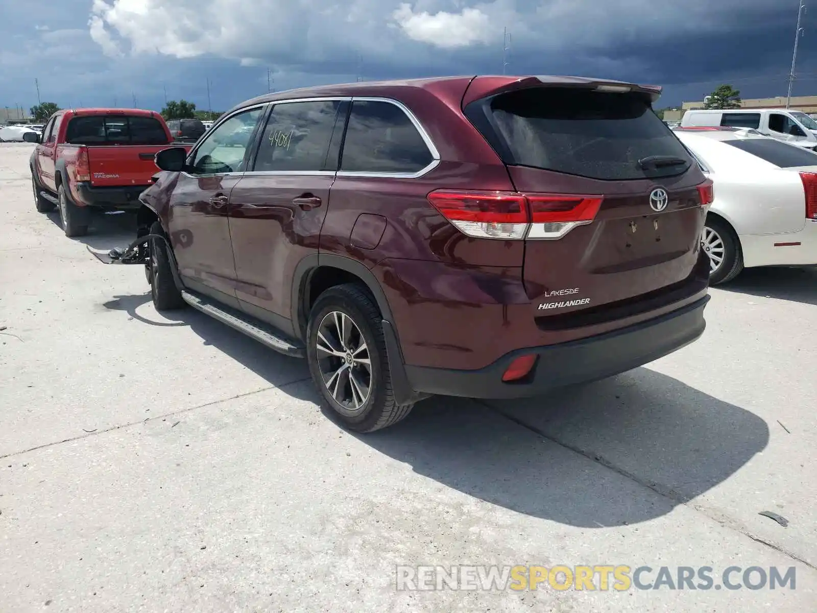 3 Photograph of a damaged car 5TDZZRFH1KS291218 TOYOTA HIGHLANDER 2019