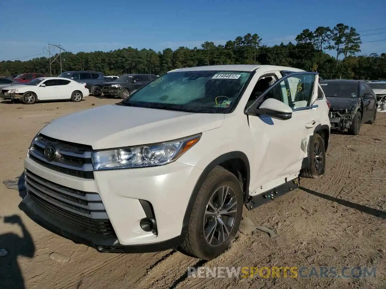 2 Photograph of a damaged car 5TDZZRFH1KS291669 TOYOTA HIGHLANDER 2019