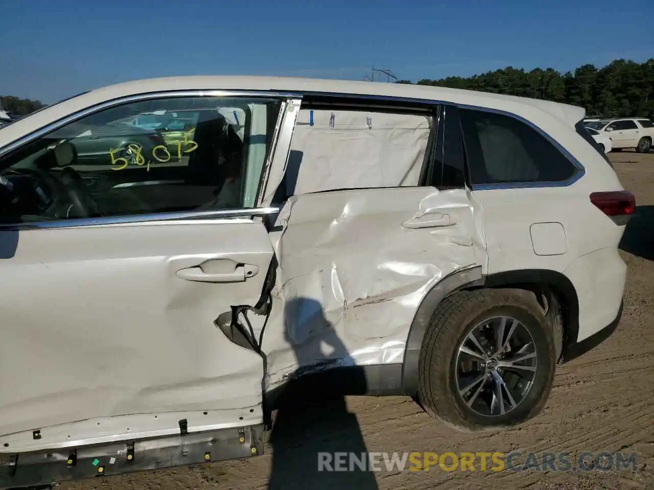 9 Photograph of a damaged car 5TDZZRFH1KS291669 TOYOTA HIGHLANDER 2019