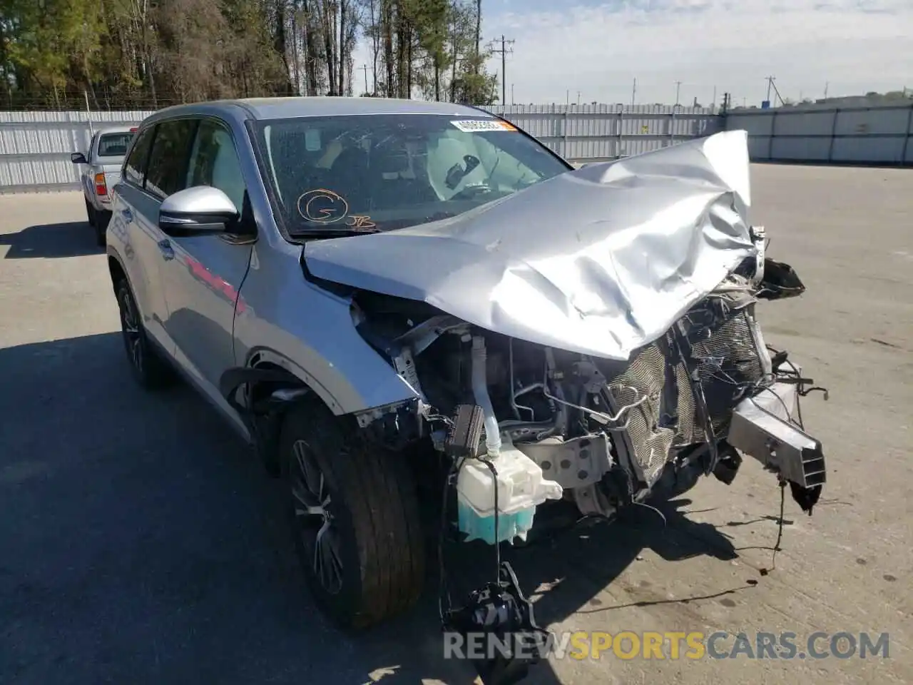 1 Photograph of a damaged car 5TDZZRFH1KS291672 TOYOTA HIGHLANDER 2019