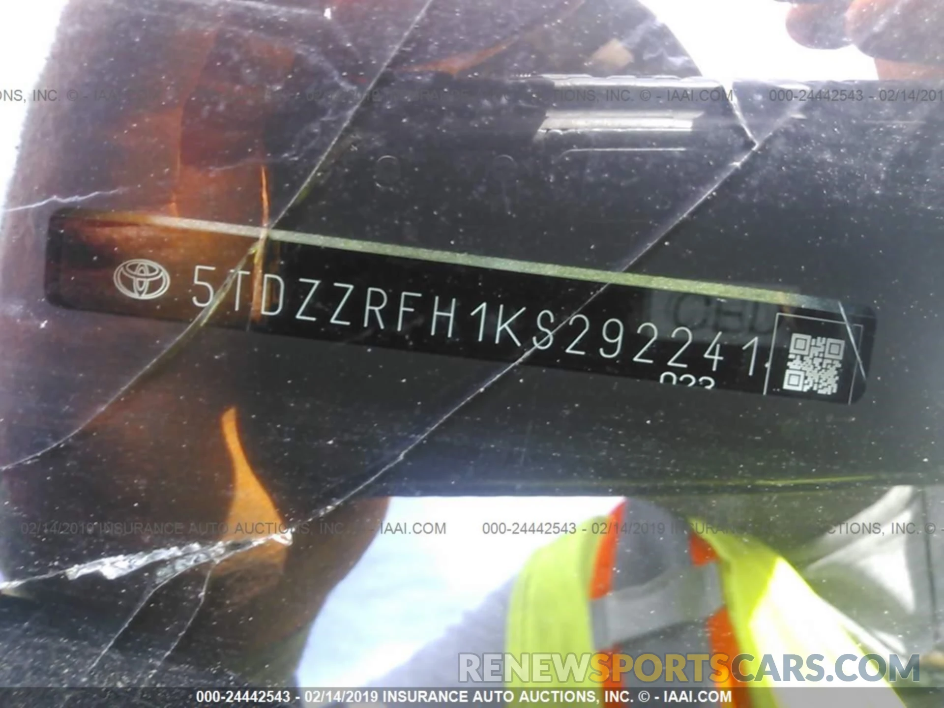 9 Photograph of a damaged car 5TDZZRFH1KS292241 TOYOTA HIGHLANDER 2019