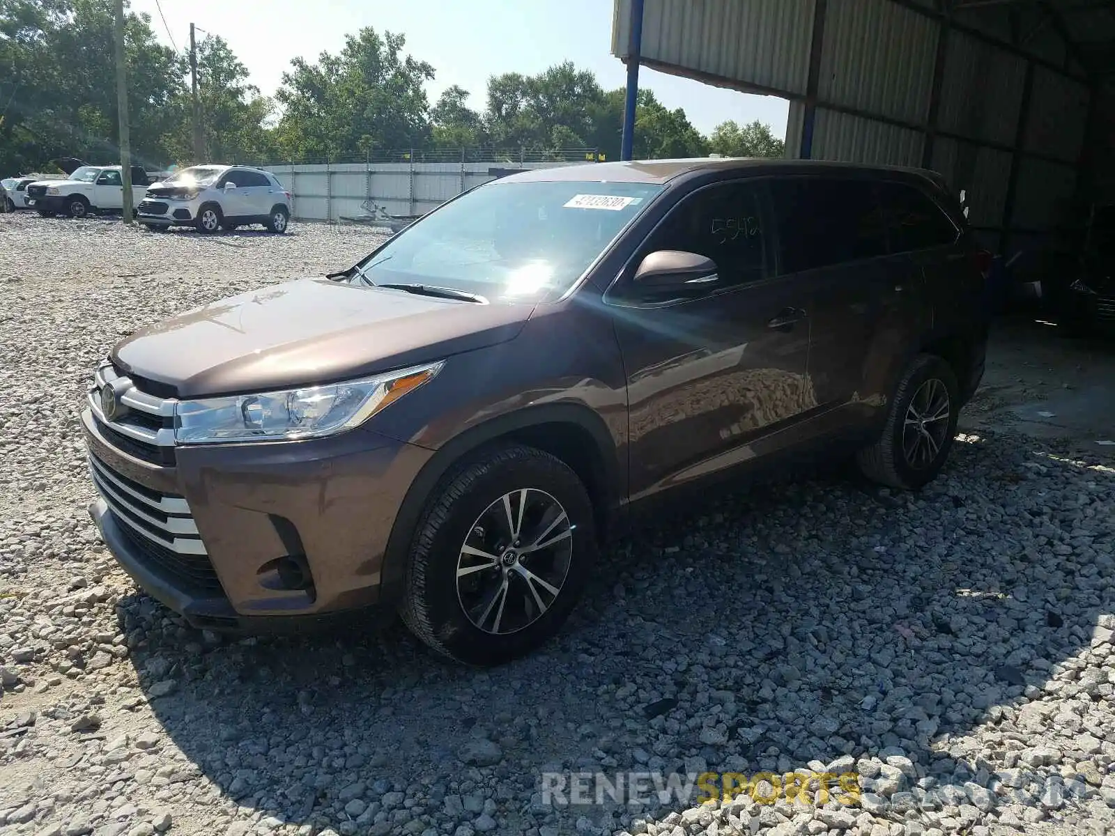 2 Photograph of a damaged car 5TDZZRFH1KS297052 TOYOTA HIGHLANDER 2019