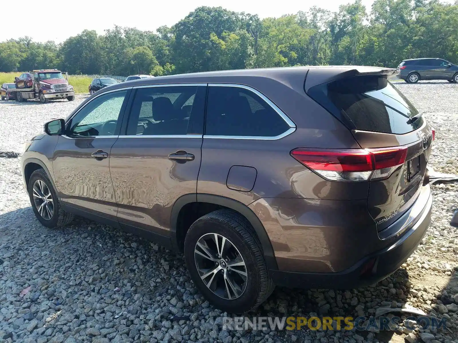 3 Photograph of a damaged car 5TDZZRFH1KS297052 TOYOTA HIGHLANDER 2019