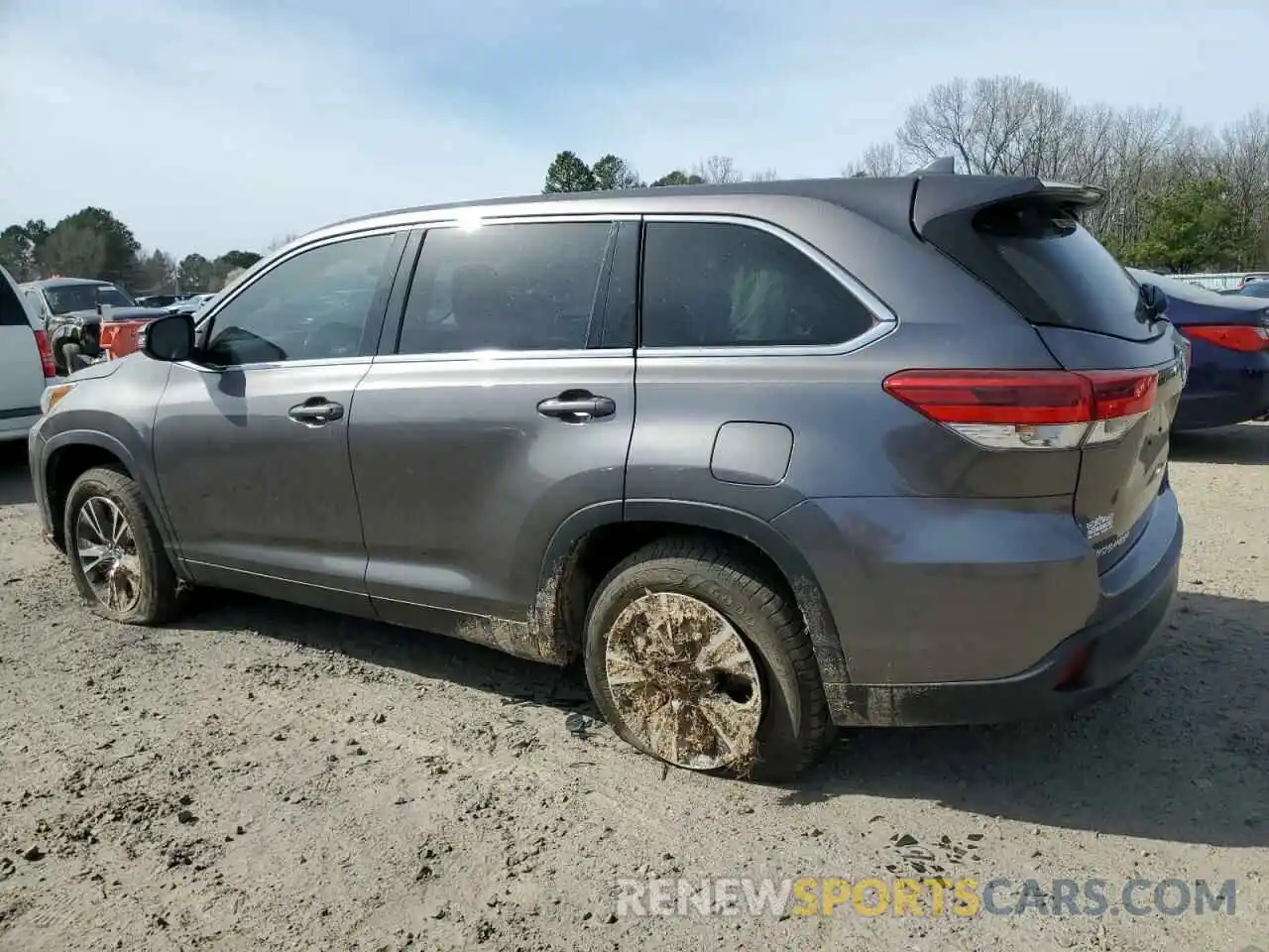 2 Photograph of a damaged car 5TDZZRFH1KS297620 TOYOTA HIGHLANDER 2019