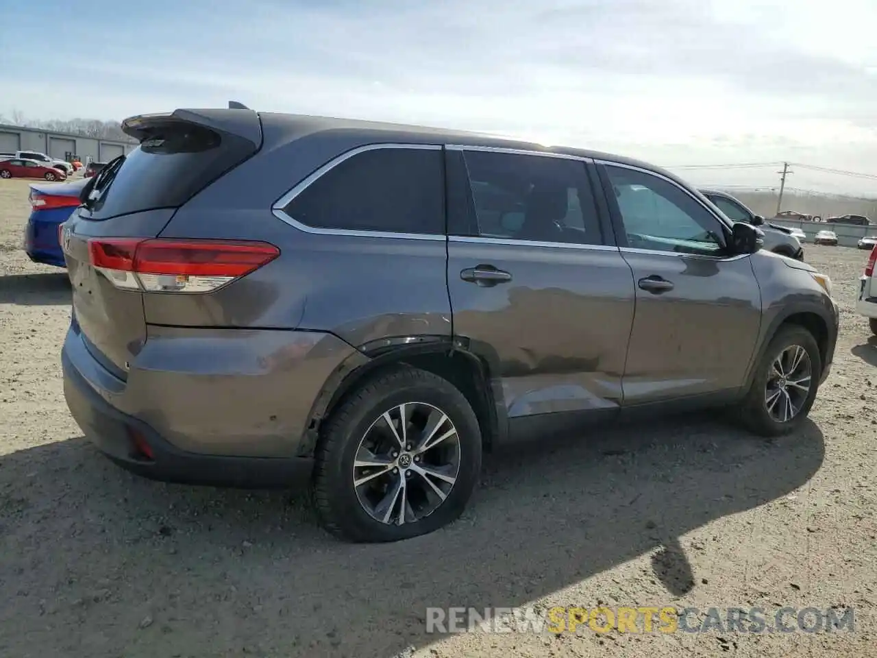 3 Photograph of a damaged car 5TDZZRFH1KS297620 TOYOTA HIGHLANDER 2019