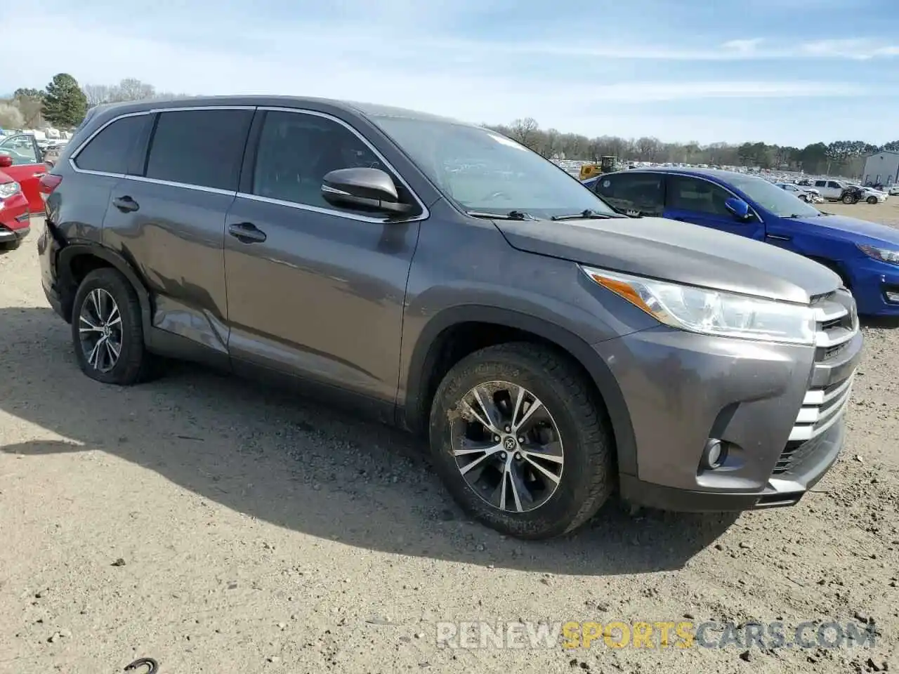 4 Photograph of a damaged car 5TDZZRFH1KS297620 TOYOTA HIGHLANDER 2019