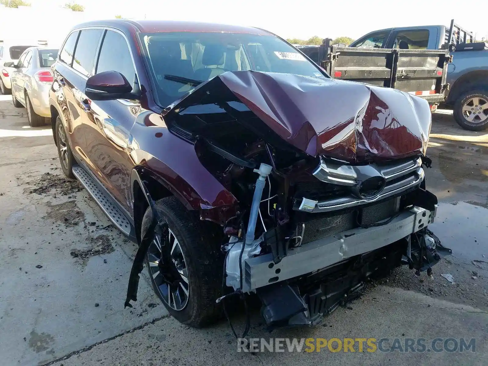 1 Photograph of a damaged car 5TDZZRFH1KS298721 TOYOTA HIGHLANDER 2019