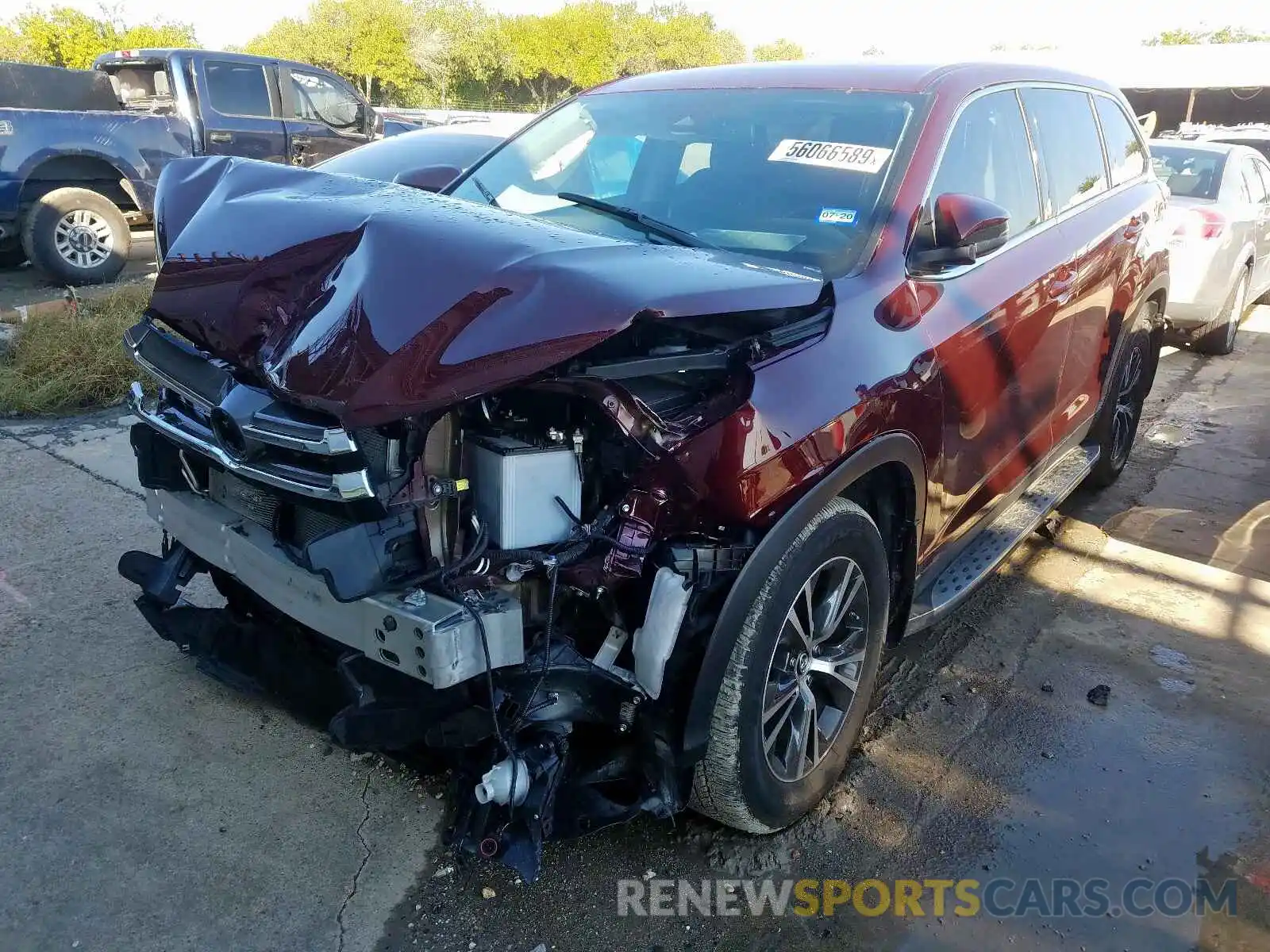 2 Photograph of a damaged car 5TDZZRFH1KS298721 TOYOTA HIGHLANDER 2019