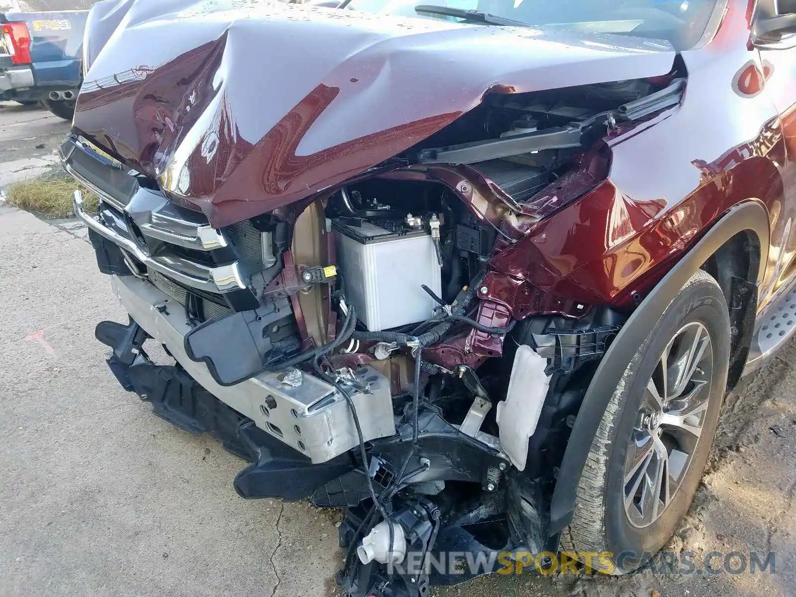 9 Photograph of a damaged car 5TDZZRFH1KS298721 TOYOTA HIGHLANDER 2019