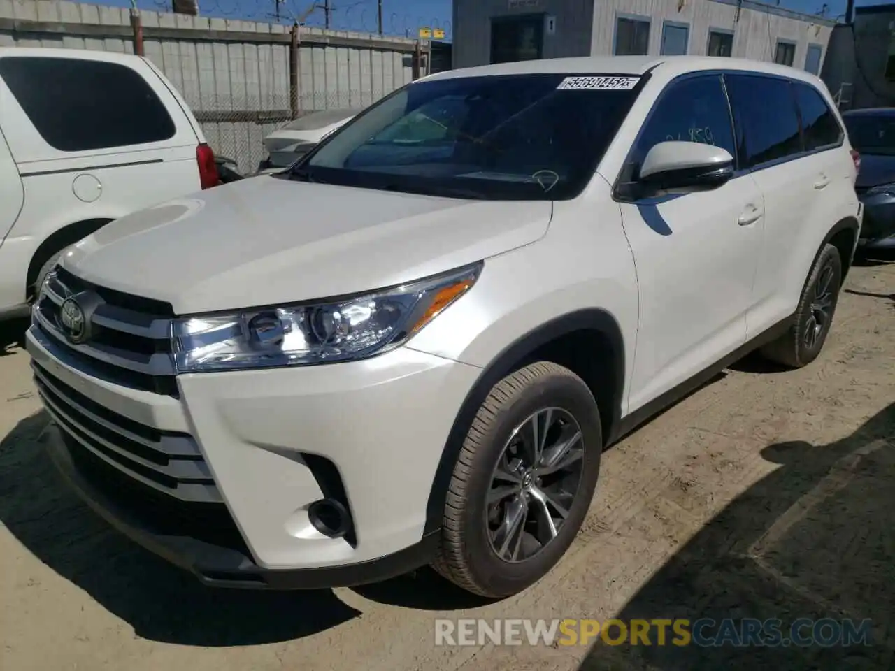 2 Photograph of a damaged car 5TDZZRFH1KS298735 TOYOTA HIGHLANDER 2019