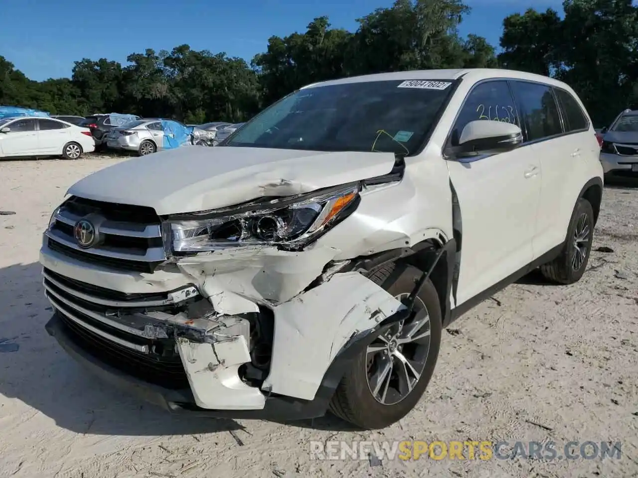 2 Photograph of a damaged car 5TDZZRFH1KS299447 TOYOTA HIGHLANDER 2019