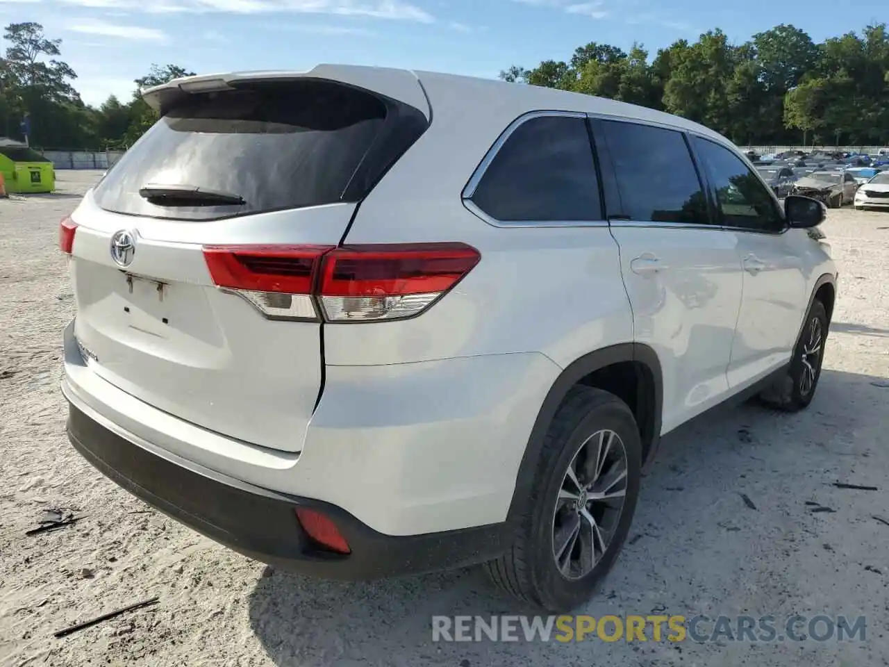 4 Photograph of a damaged car 5TDZZRFH1KS299447 TOYOTA HIGHLANDER 2019