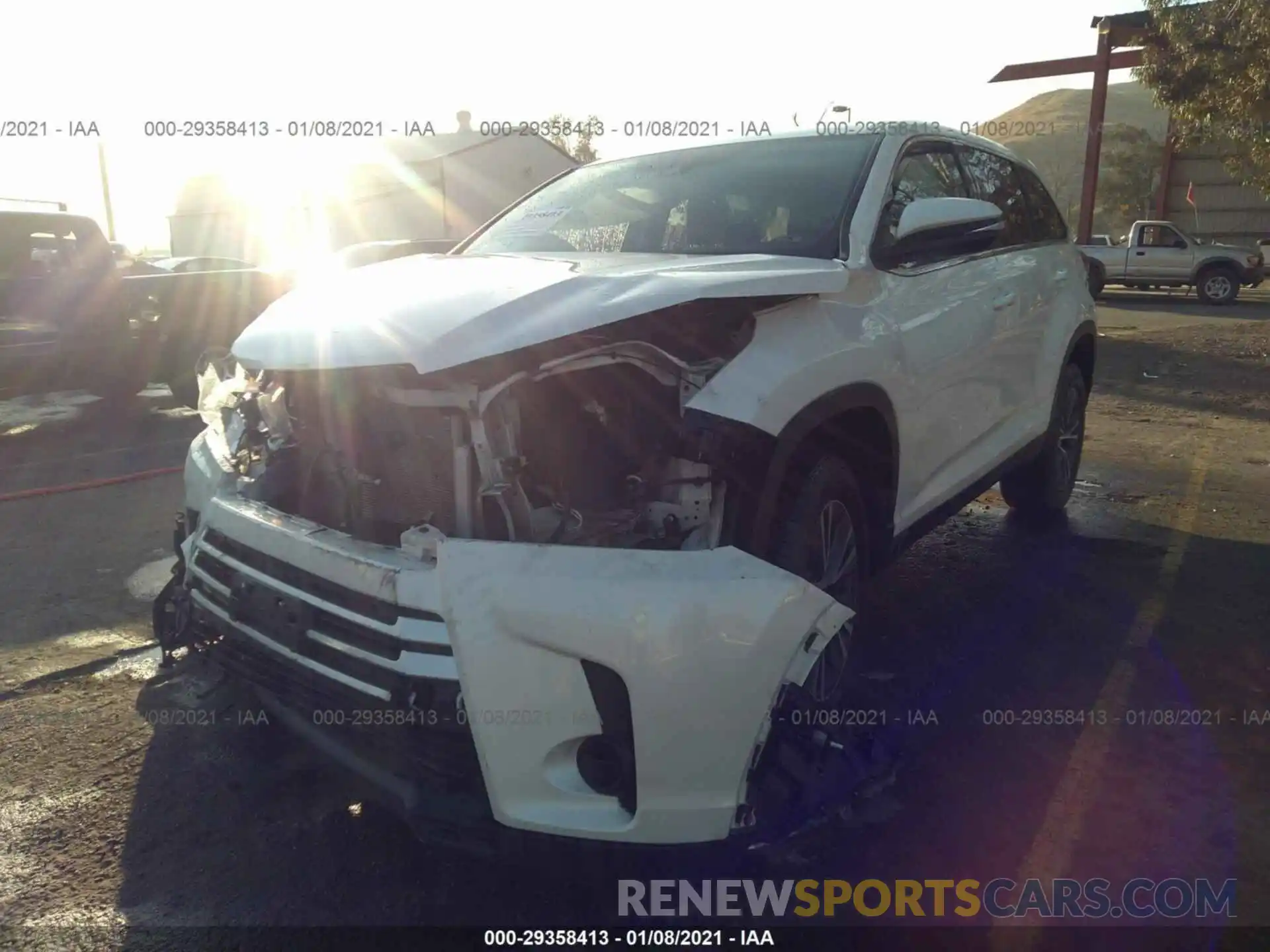 2 Photograph of a damaged car 5TDZZRFH1KS302346 TOYOTA HIGHLANDER 2019