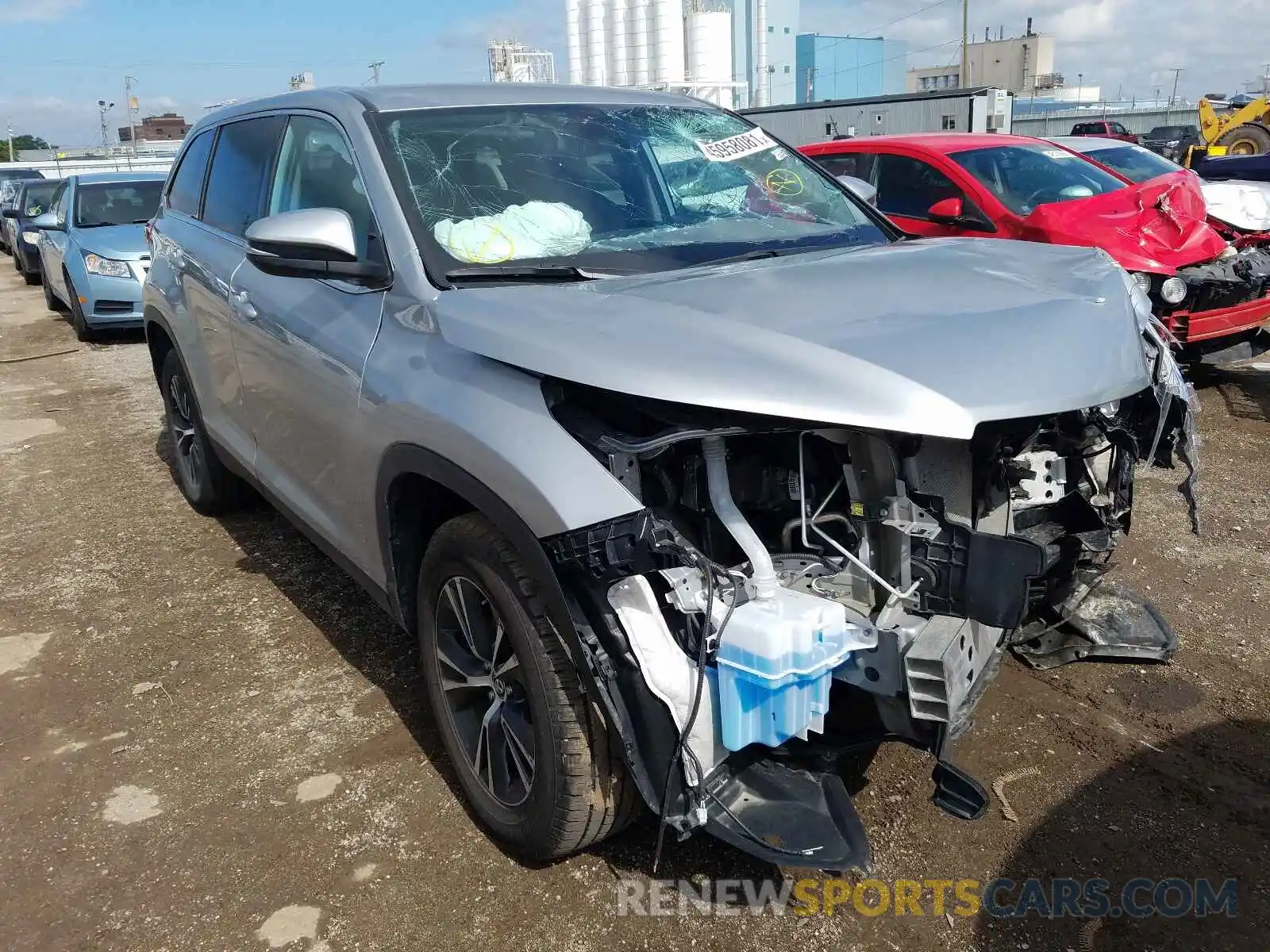 1 Photograph of a damaged car 5TDZZRFH1KS304064 TOYOTA HIGHLANDER 2019