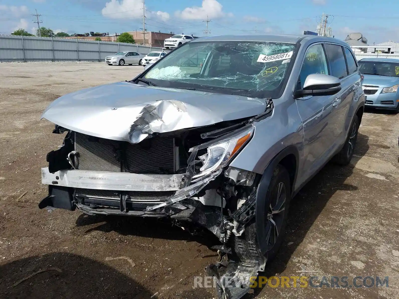 2 Photograph of a damaged car 5TDZZRFH1KS304064 TOYOTA HIGHLANDER 2019