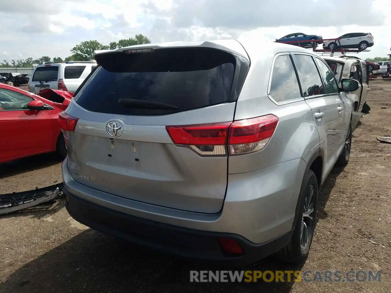 4 Photograph of a damaged car 5TDZZRFH1KS304064 TOYOTA HIGHLANDER 2019