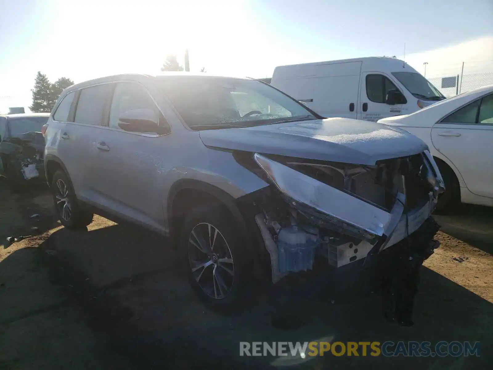 1 Photograph of a damaged car 5TDZZRFH1KS304159 TOYOTA HIGHLANDER 2019