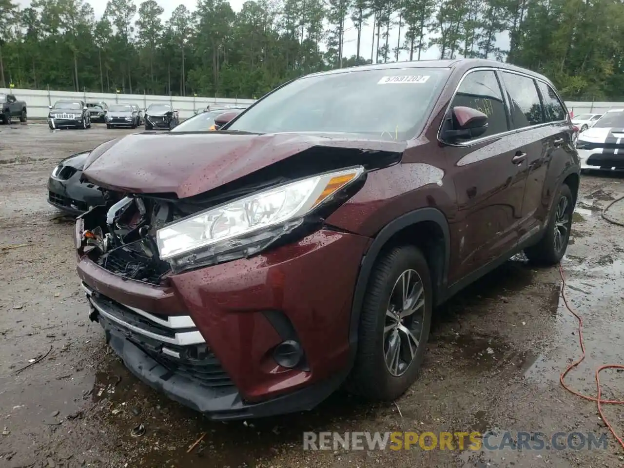 2 Photograph of a damaged car 5TDZZRFH1KS304646 TOYOTA HIGHLANDER 2019