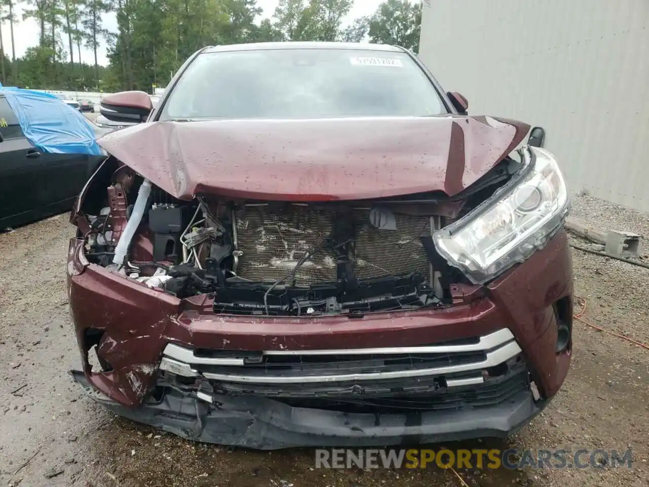 9 Photograph of a damaged car 5TDZZRFH1KS304646 TOYOTA HIGHLANDER 2019