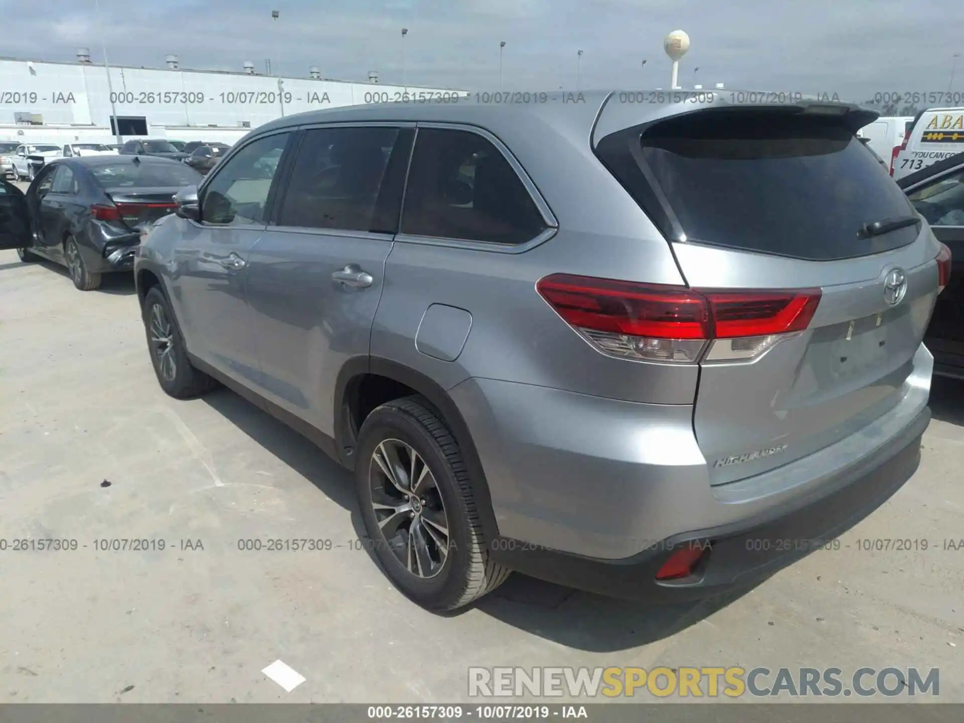 3 Фотография поврежденного автомобиля 5TDZZRFH1KS305070 TOYOTA HIGHLANDER 2019