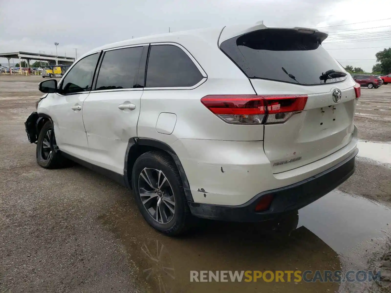 3 Photograph of a damaged car 5TDZZRFH1KS305487 TOYOTA HIGHLANDER 2019