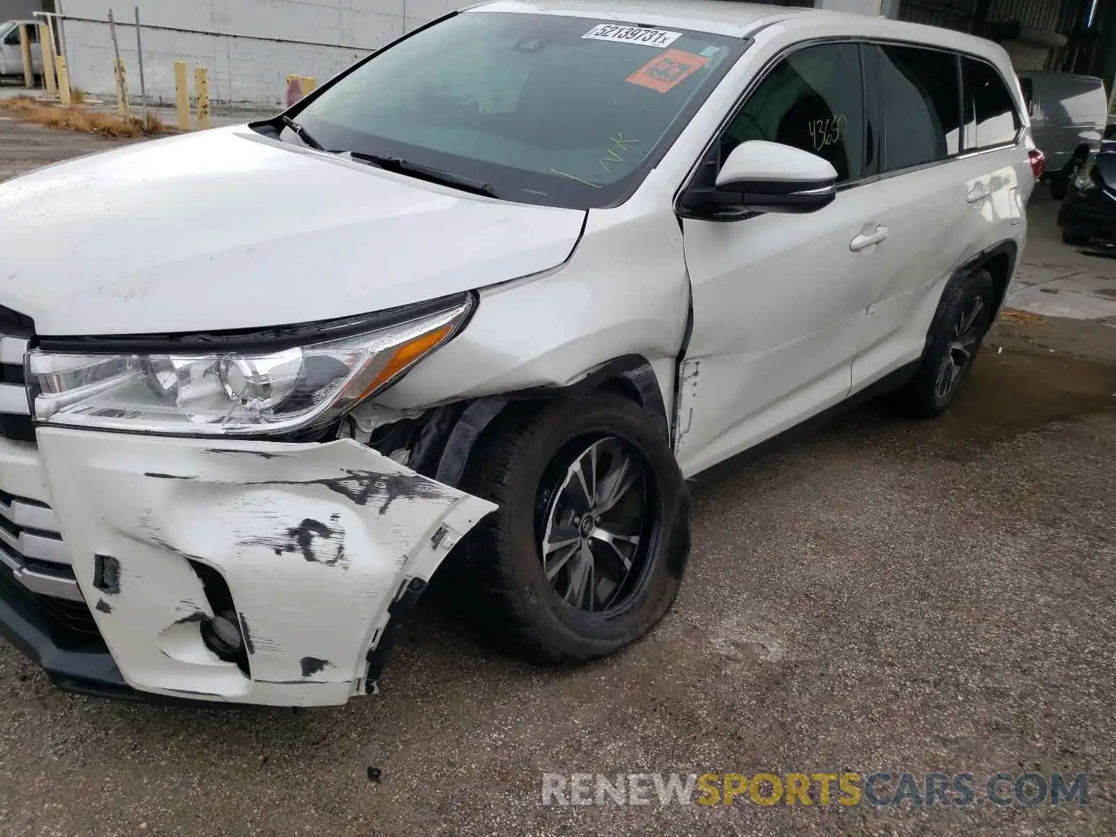 9 Photograph of a damaged car 5TDZZRFH1KS305487 TOYOTA HIGHLANDER 2019