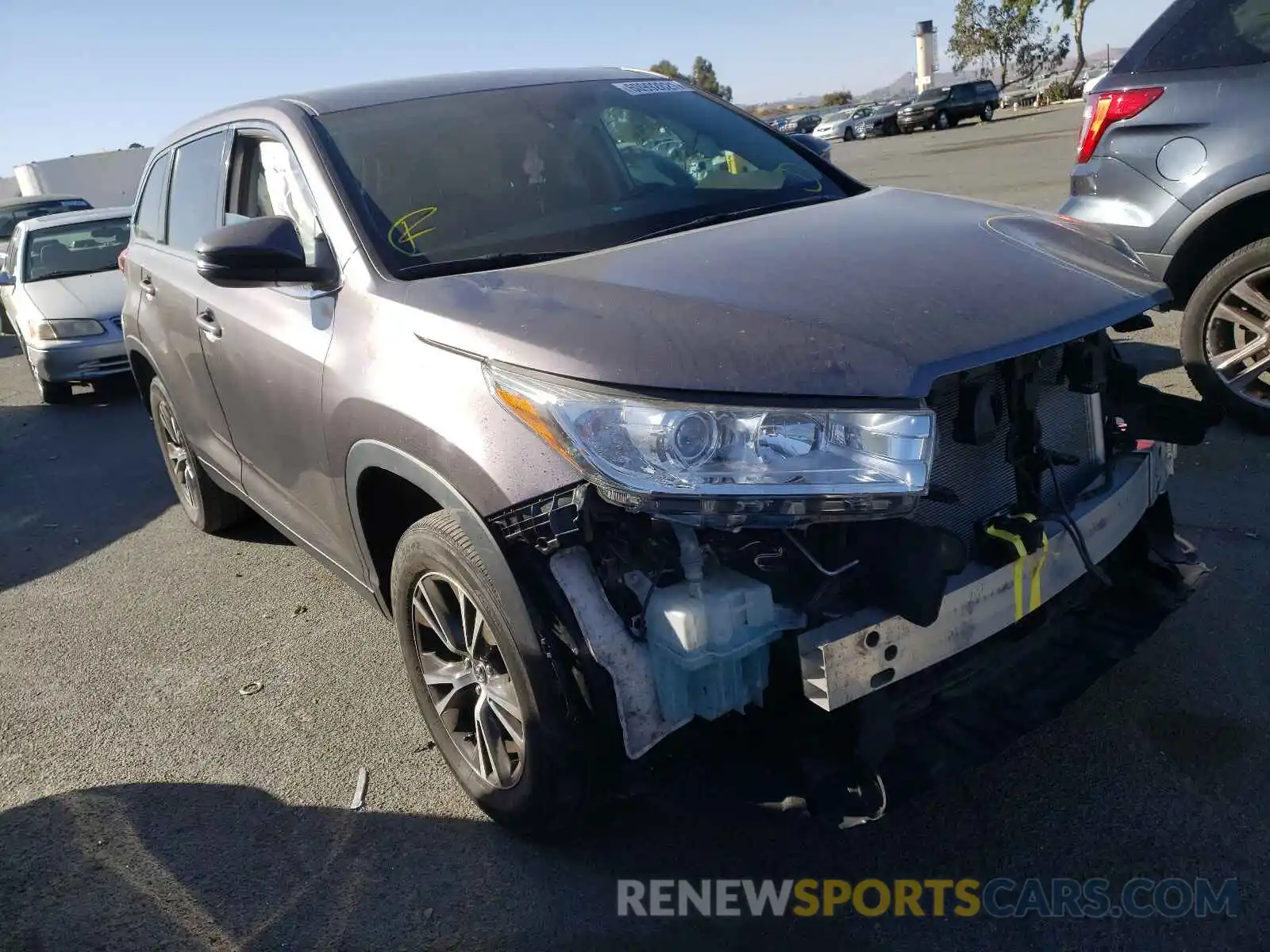 1 Photograph of a damaged car 5TDZZRFH1KS310351 TOYOTA HIGHLANDER 2019