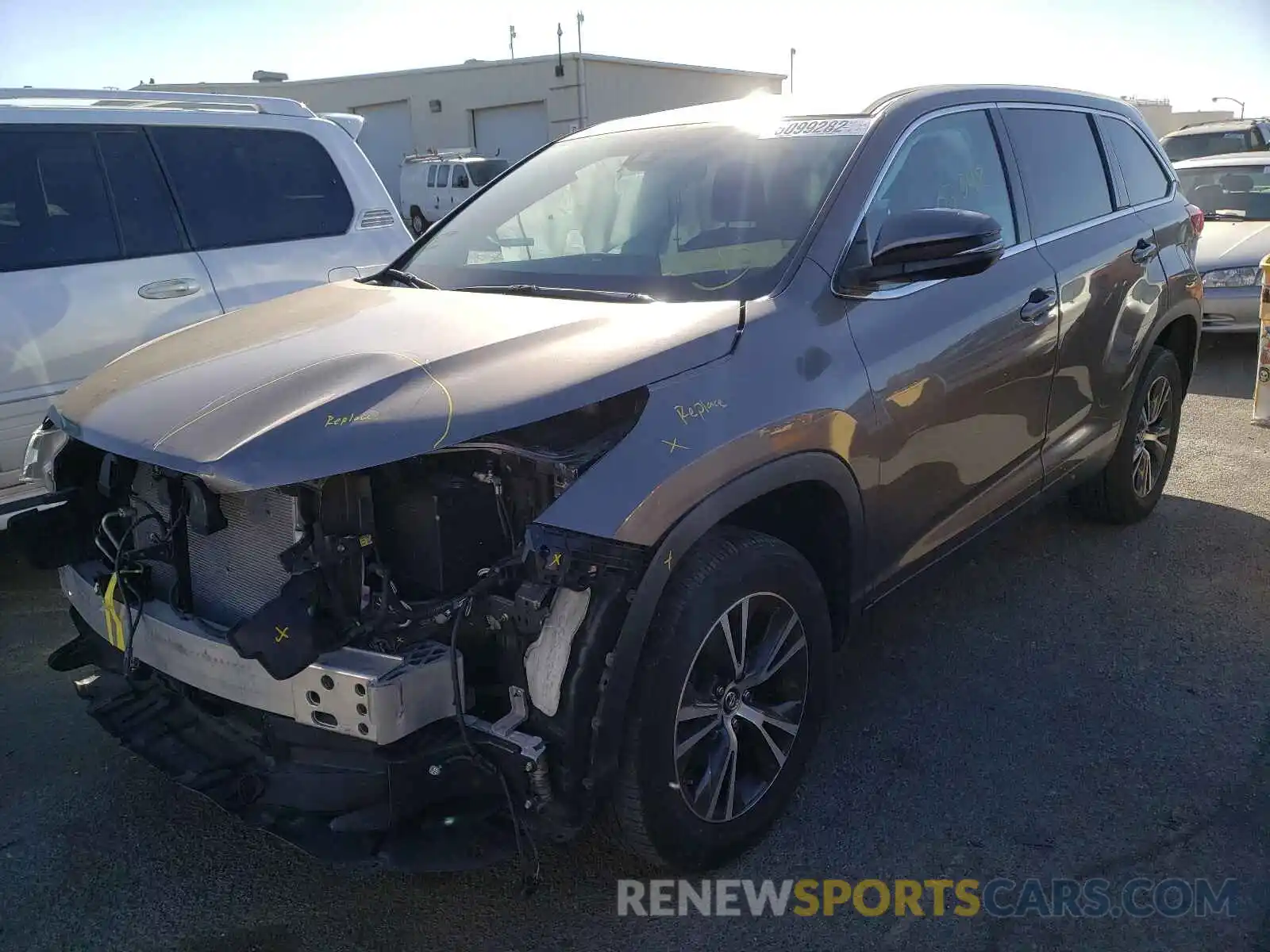 2 Photograph of a damaged car 5TDZZRFH1KS310351 TOYOTA HIGHLANDER 2019