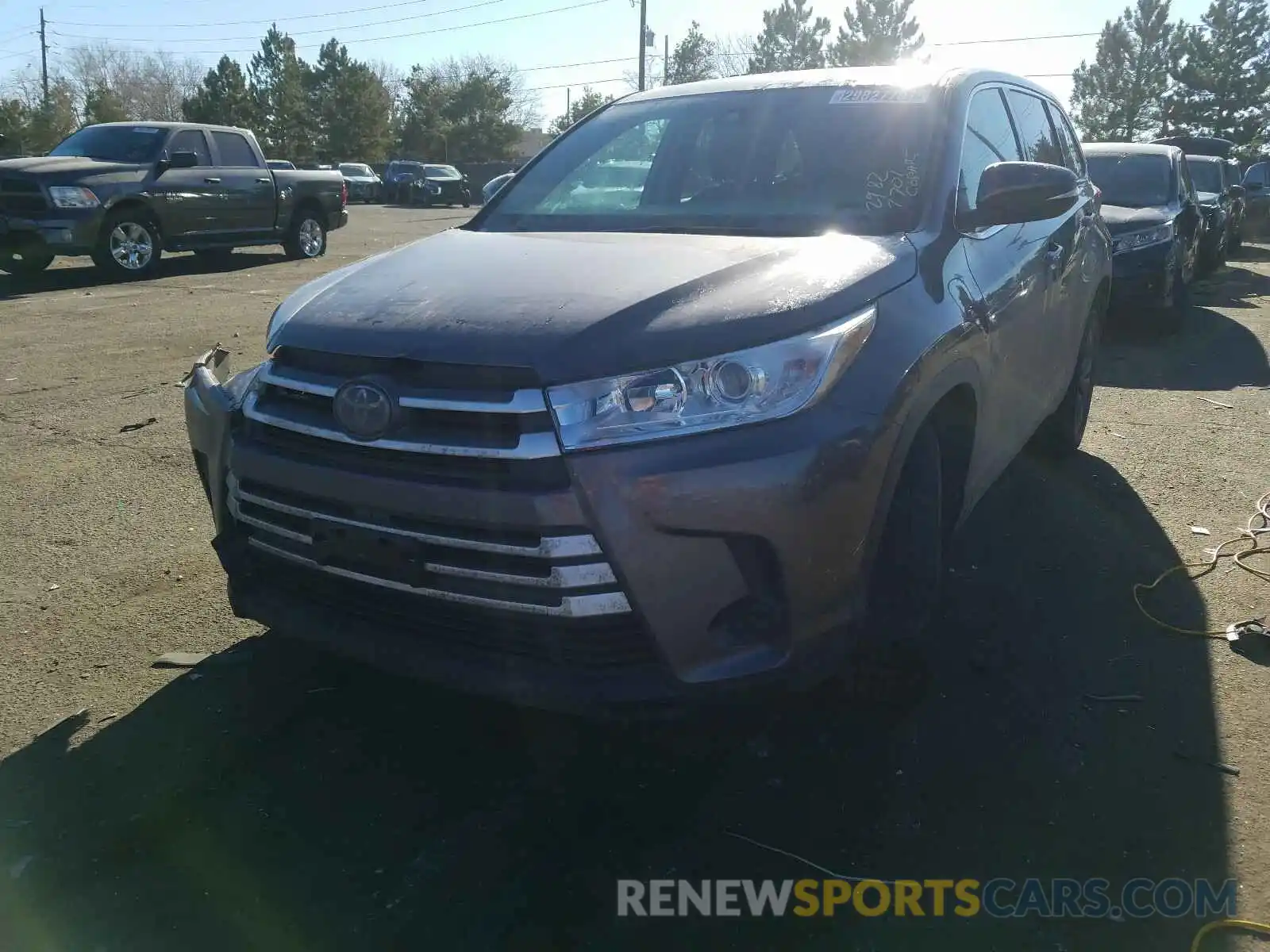 2 Photograph of a damaged car 5TDZZRFH1KS312519 TOYOTA HIGHLANDER 2019