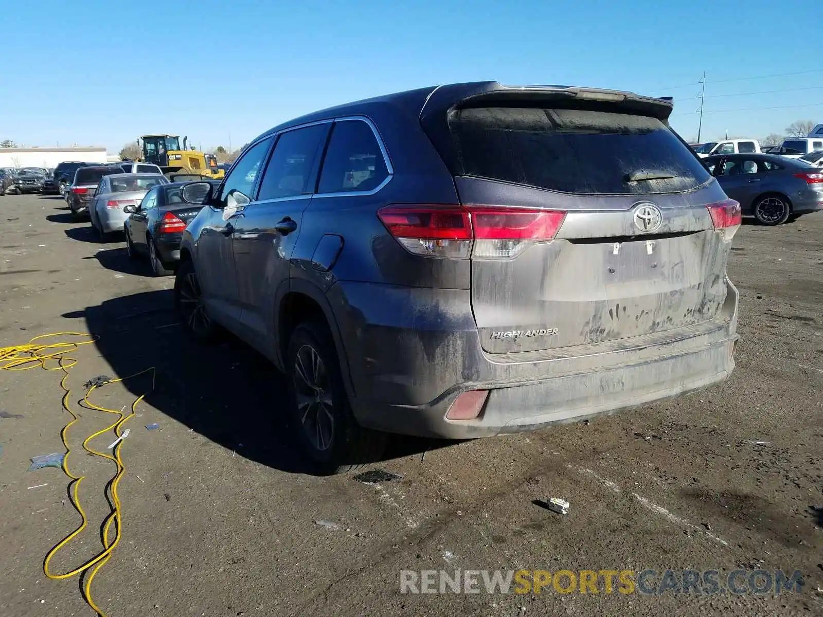 3 Photograph of a damaged car 5TDZZRFH1KS312519 TOYOTA HIGHLANDER 2019