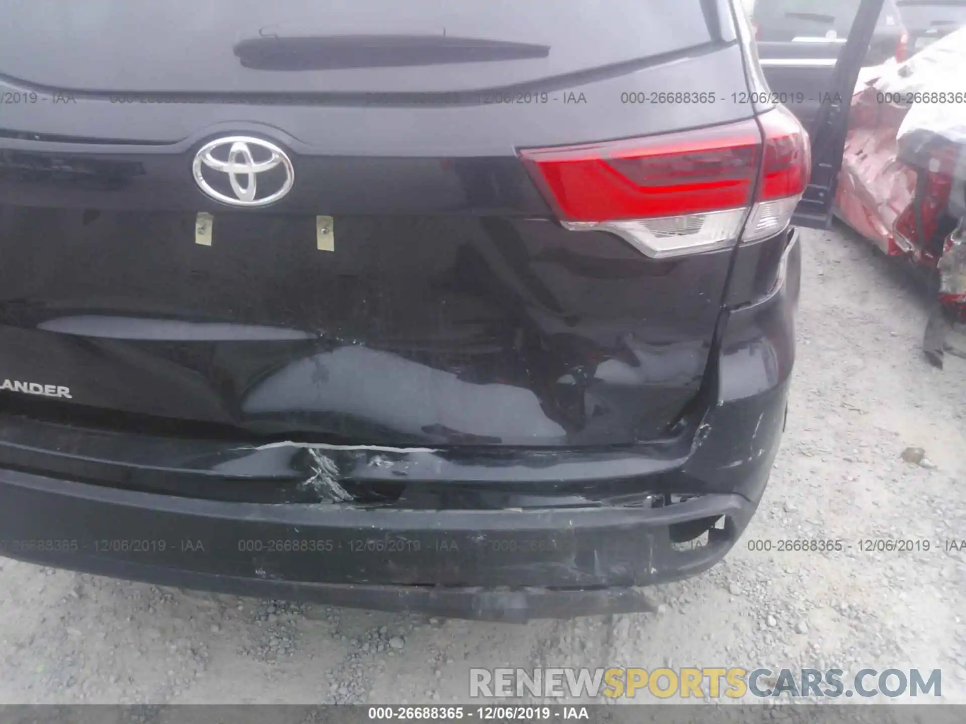 6 Photograph of a damaged car 5TDZZRFH1KS321074 TOYOTA HIGHLANDER 2019