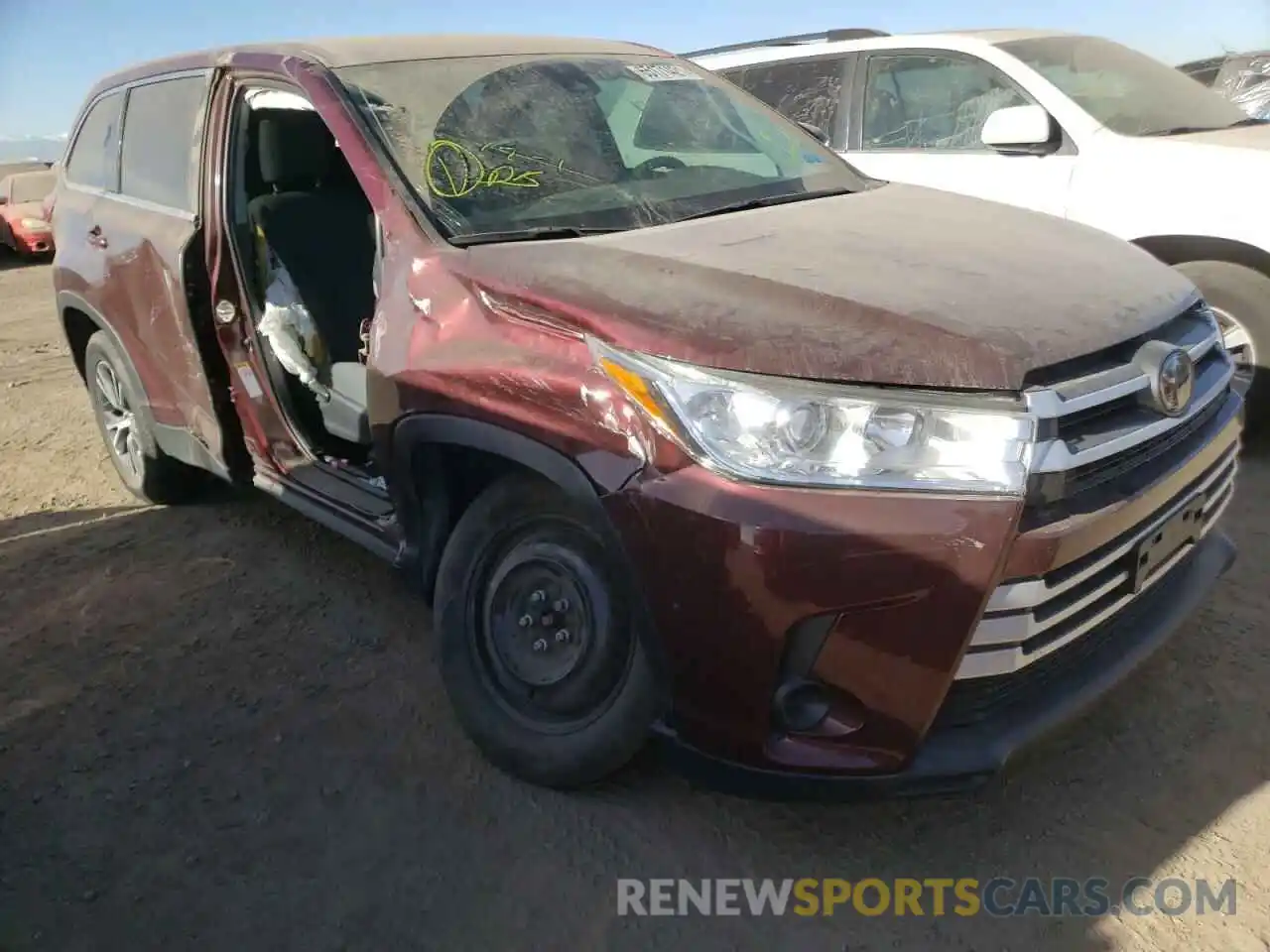 1 Photograph of a damaged car 5TDZZRFH1KS322760 TOYOTA HIGHLANDER 2019