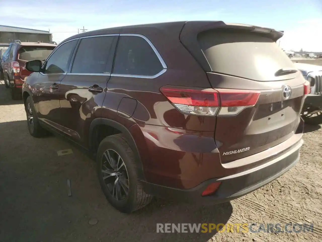 3 Photograph of a damaged car 5TDZZRFH1KS322760 TOYOTA HIGHLANDER 2019