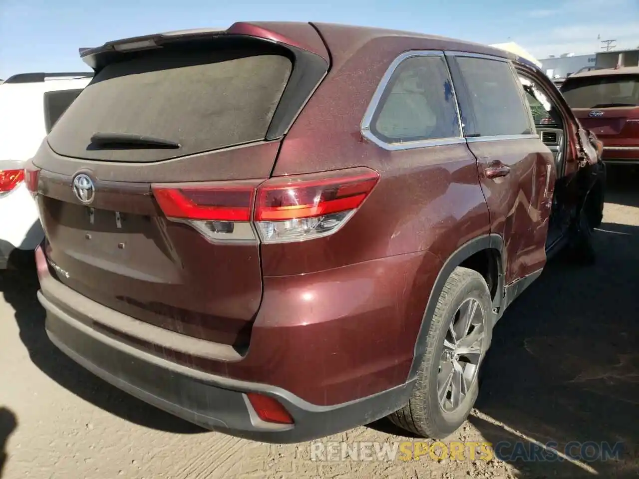 4 Photograph of a damaged car 5TDZZRFH1KS322760 TOYOTA HIGHLANDER 2019