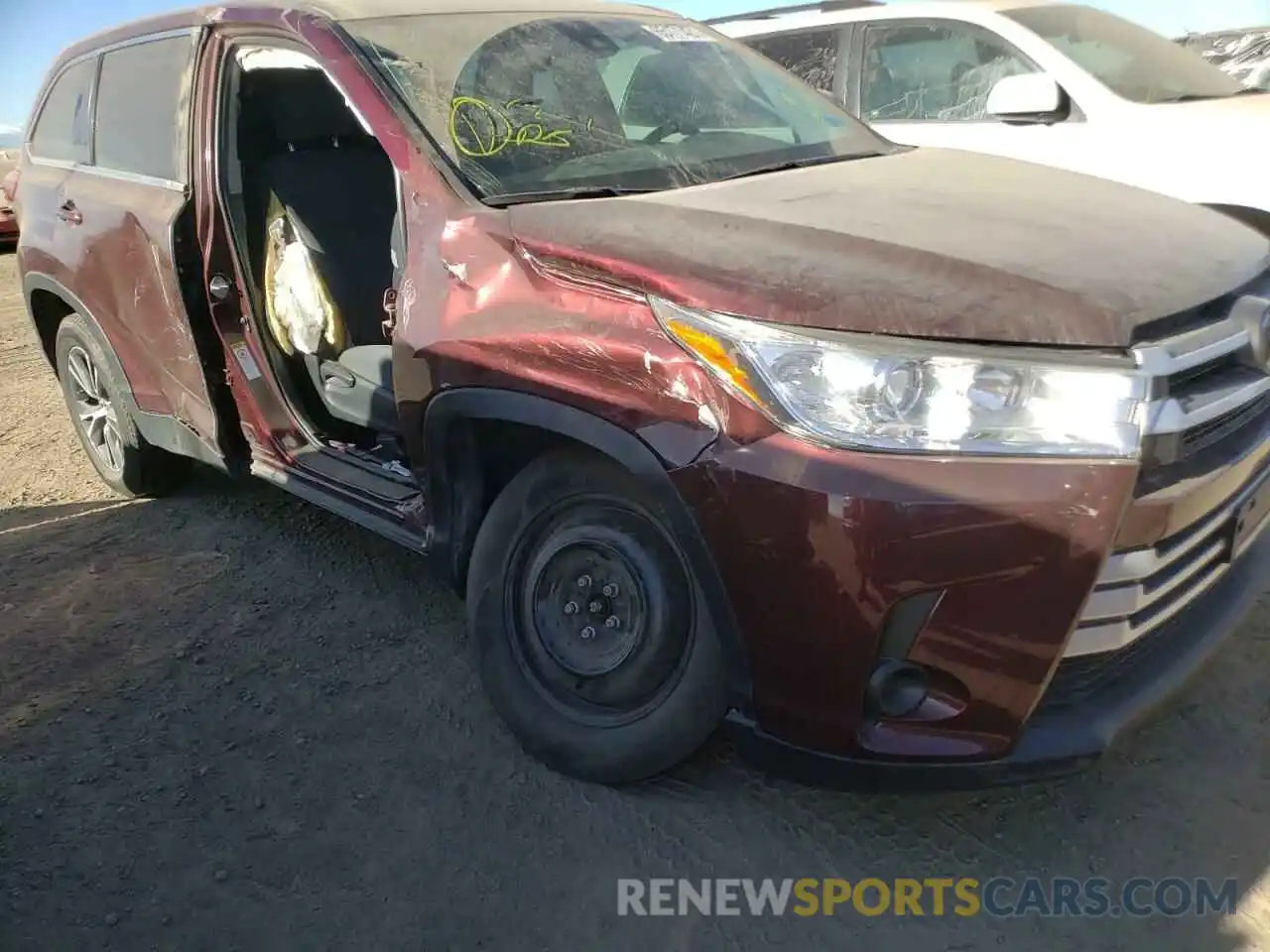 9 Photograph of a damaged car 5TDZZRFH1KS322760 TOYOTA HIGHLANDER 2019