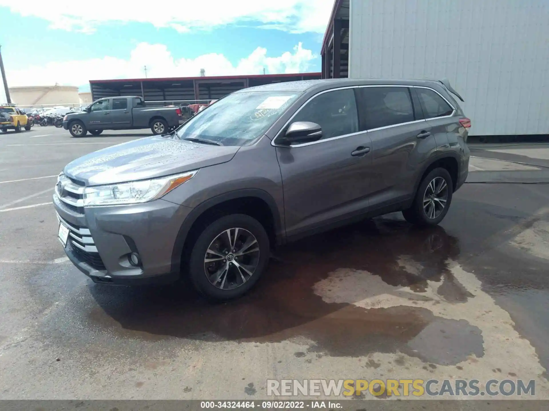 2 Photograph of a damaged car 5TDZZRFH1KS325657 TOYOTA HIGHLANDER 2019