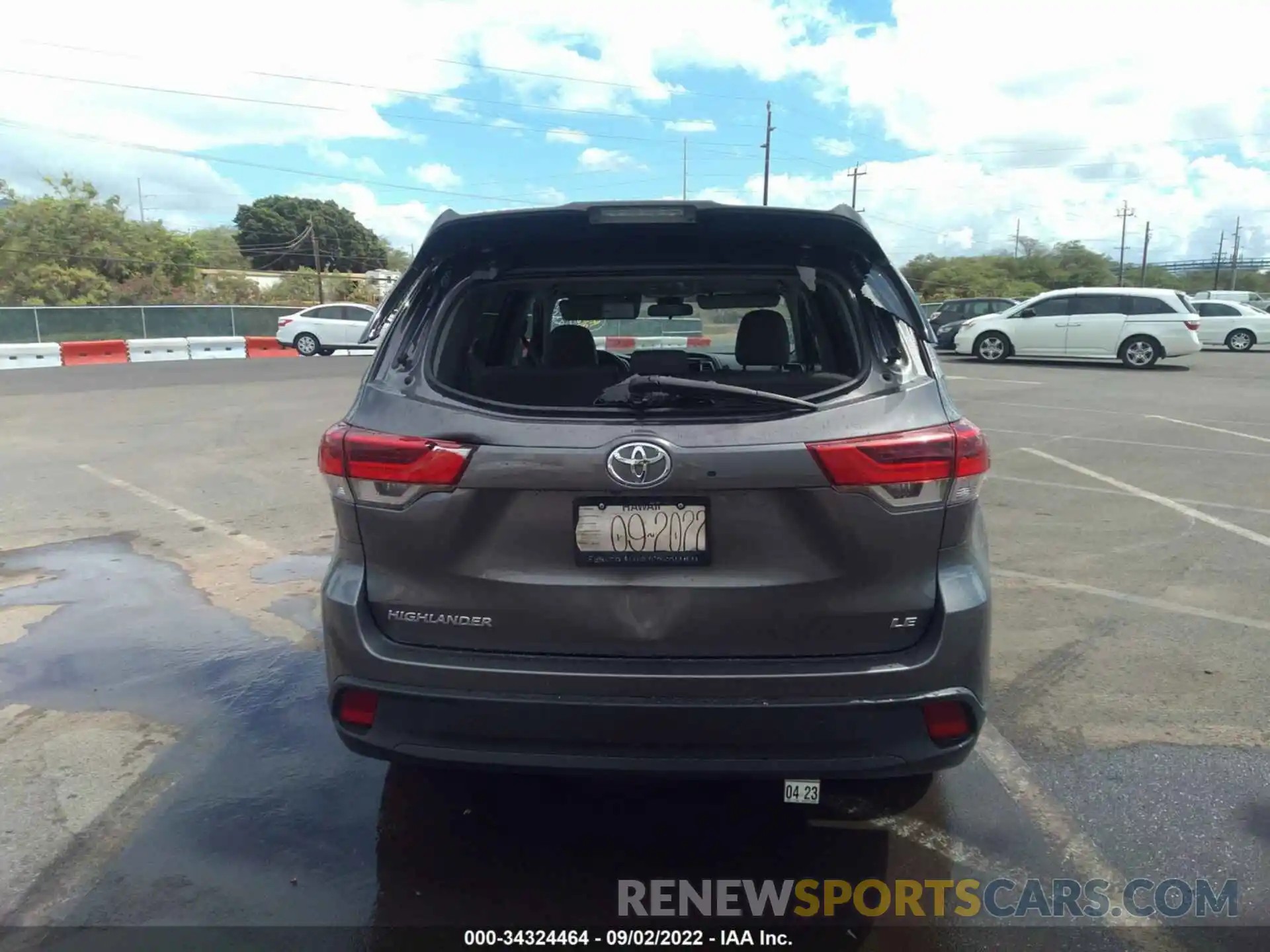 6 Photograph of a damaged car 5TDZZRFH1KS325657 TOYOTA HIGHLANDER 2019