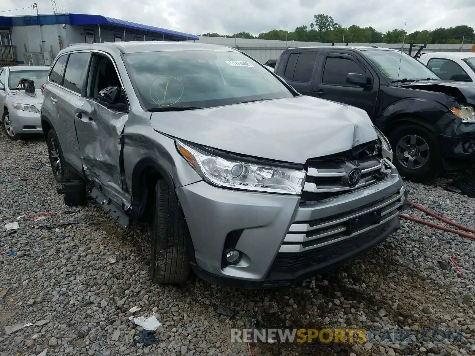 1 Photograph of a damaged car 5TDZZRFH1KS327554 TOYOTA HIGHLANDER 2019