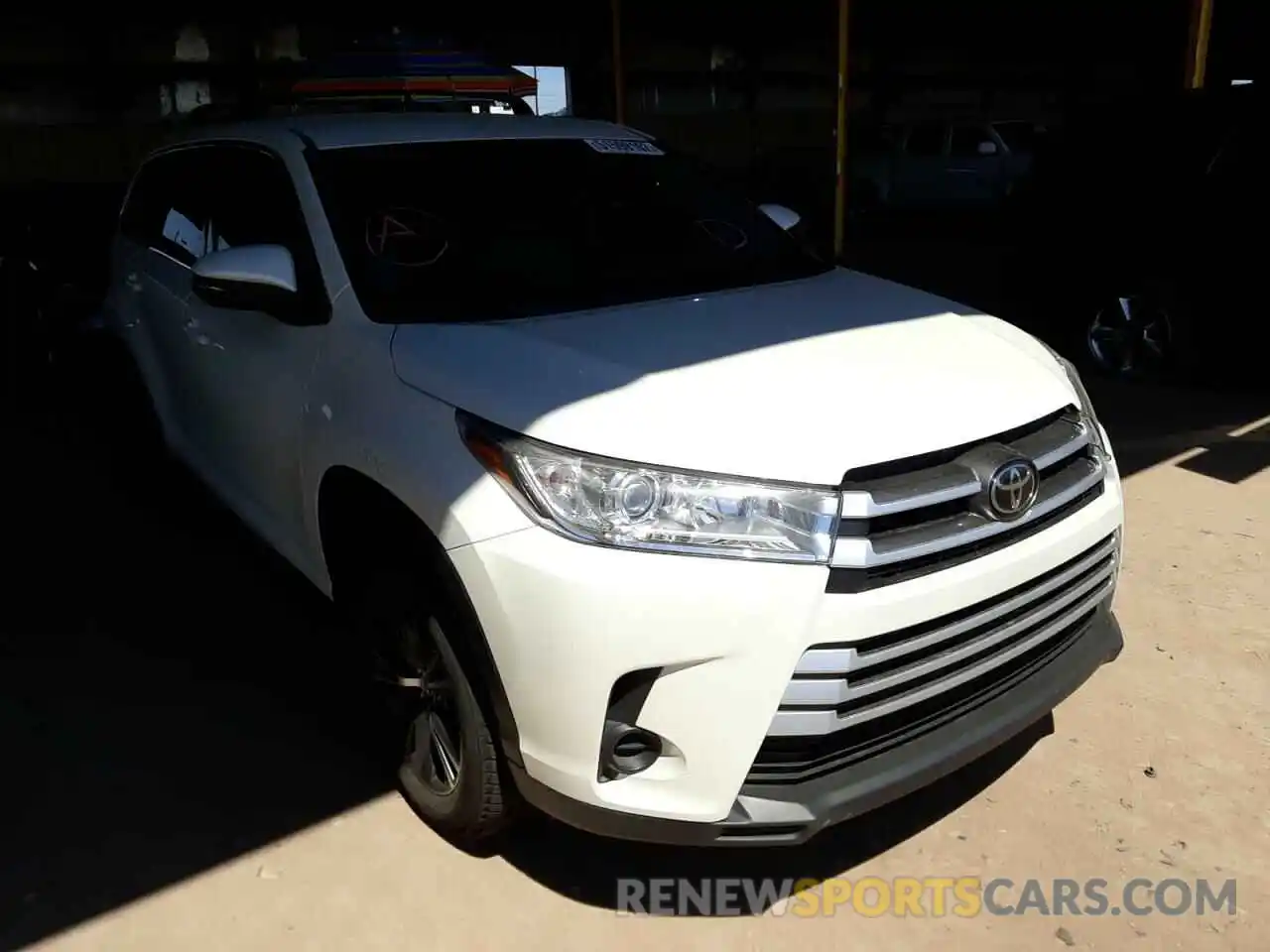 1 Photograph of a damaged car 5TDZZRFH1KS329871 TOYOTA HIGHLANDER 2019