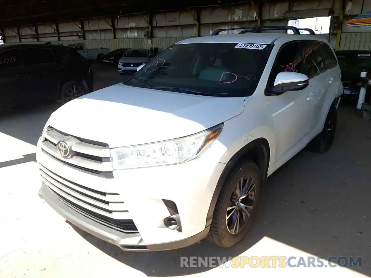 2 Photograph of a damaged car 5TDZZRFH1KS329871 TOYOTA HIGHLANDER 2019