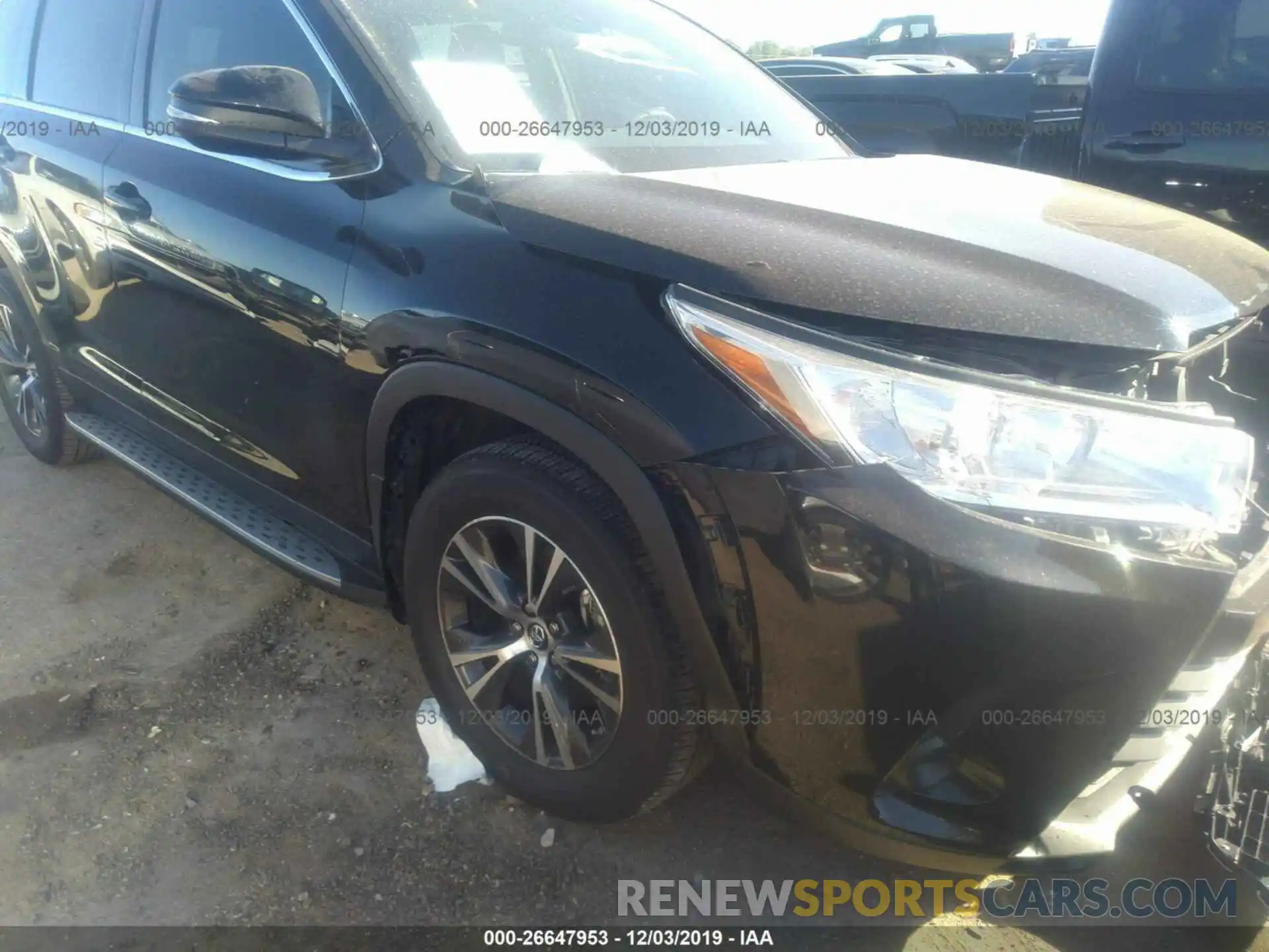 1 Photograph of a damaged car 5TDZZRFH1KS332706 TOYOTA HIGHLANDER 2019