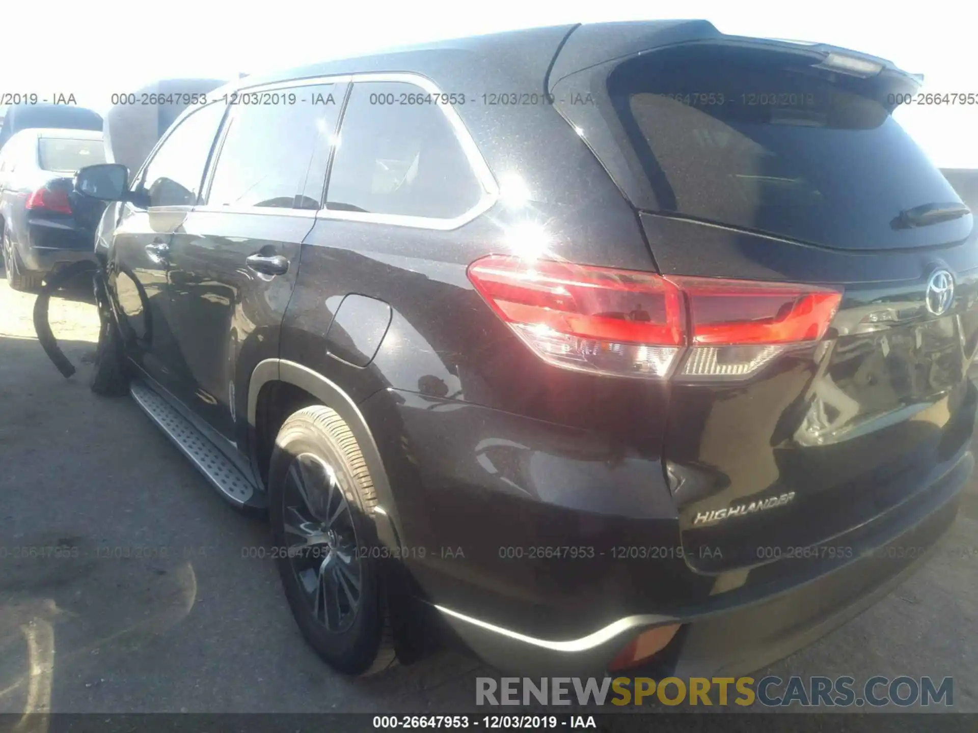 3 Photograph of a damaged car 5TDZZRFH1KS332706 TOYOTA HIGHLANDER 2019