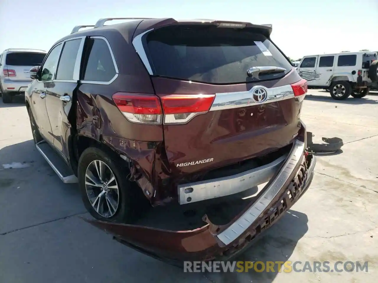 3 Photograph of a damaged car 5TDZZRFH1KS335542 TOYOTA HIGHLANDER 2019