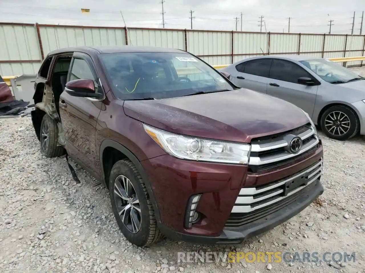 1 Photograph of a damaged car 5TDZZRFH1KS336058 TOYOTA HIGHLANDER 2019