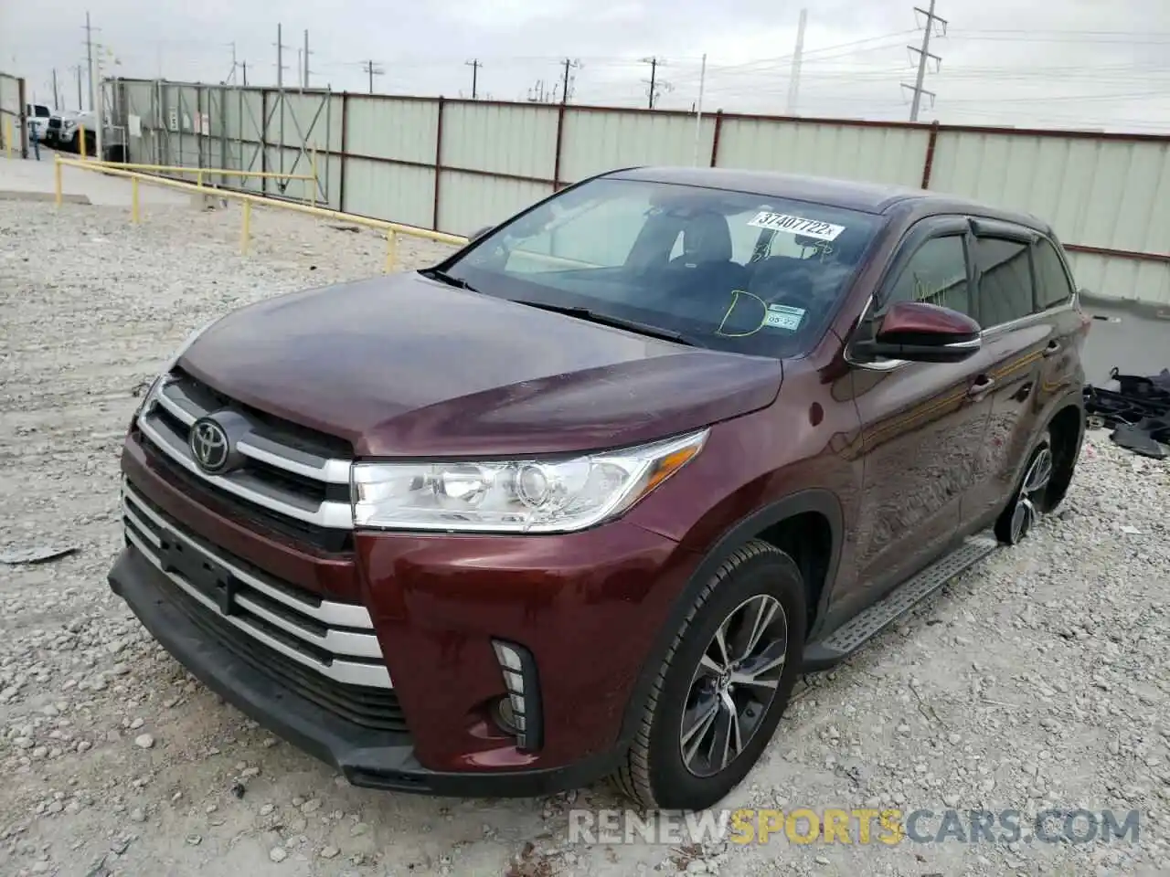 2 Photograph of a damaged car 5TDZZRFH1KS336058 TOYOTA HIGHLANDER 2019