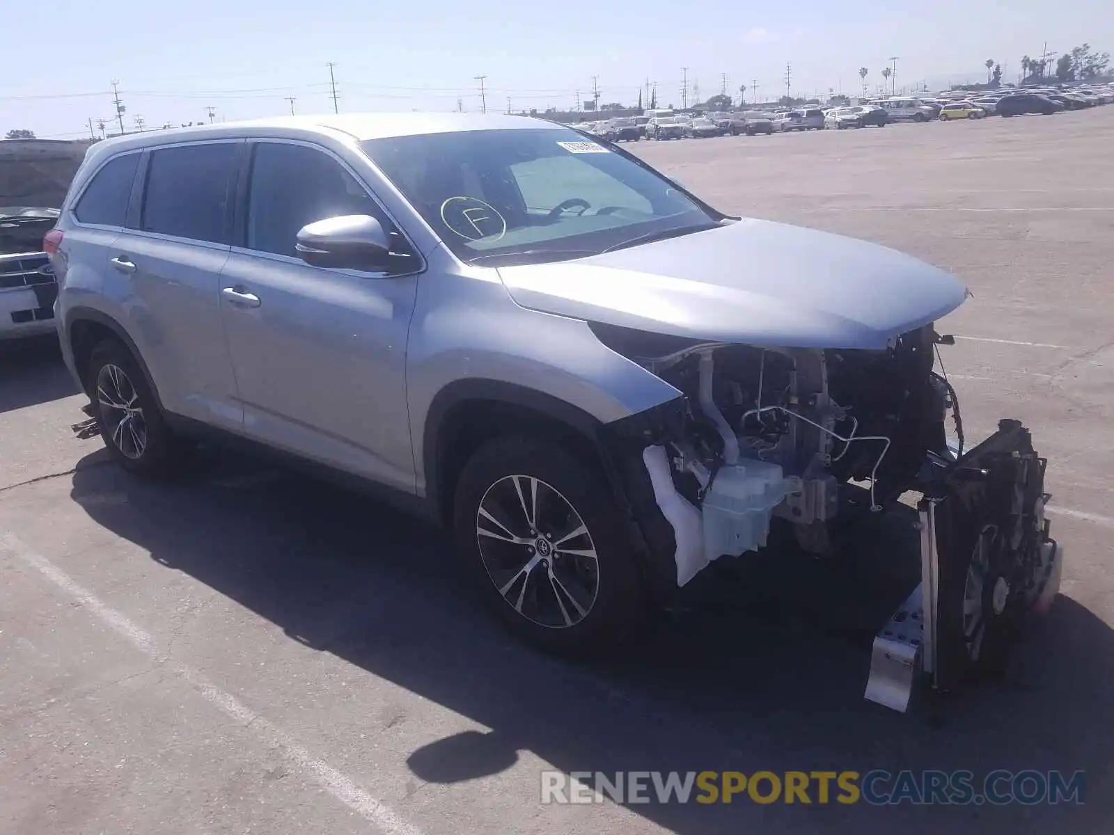 1 Photograph of a damaged car 5TDZZRFH1KS340417 TOYOTA HIGHLANDER 2019