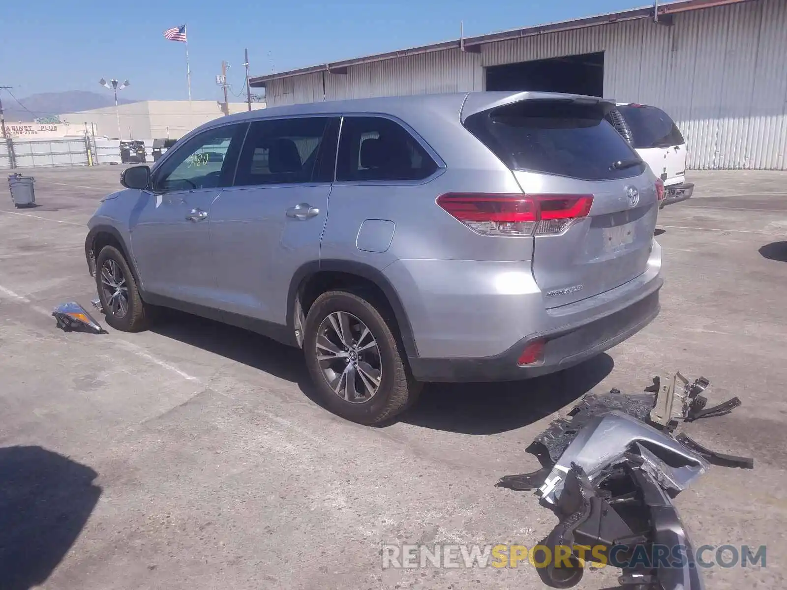 3 Photograph of a damaged car 5TDZZRFH1KS340417 TOYOTA HIGHLANDER 2019