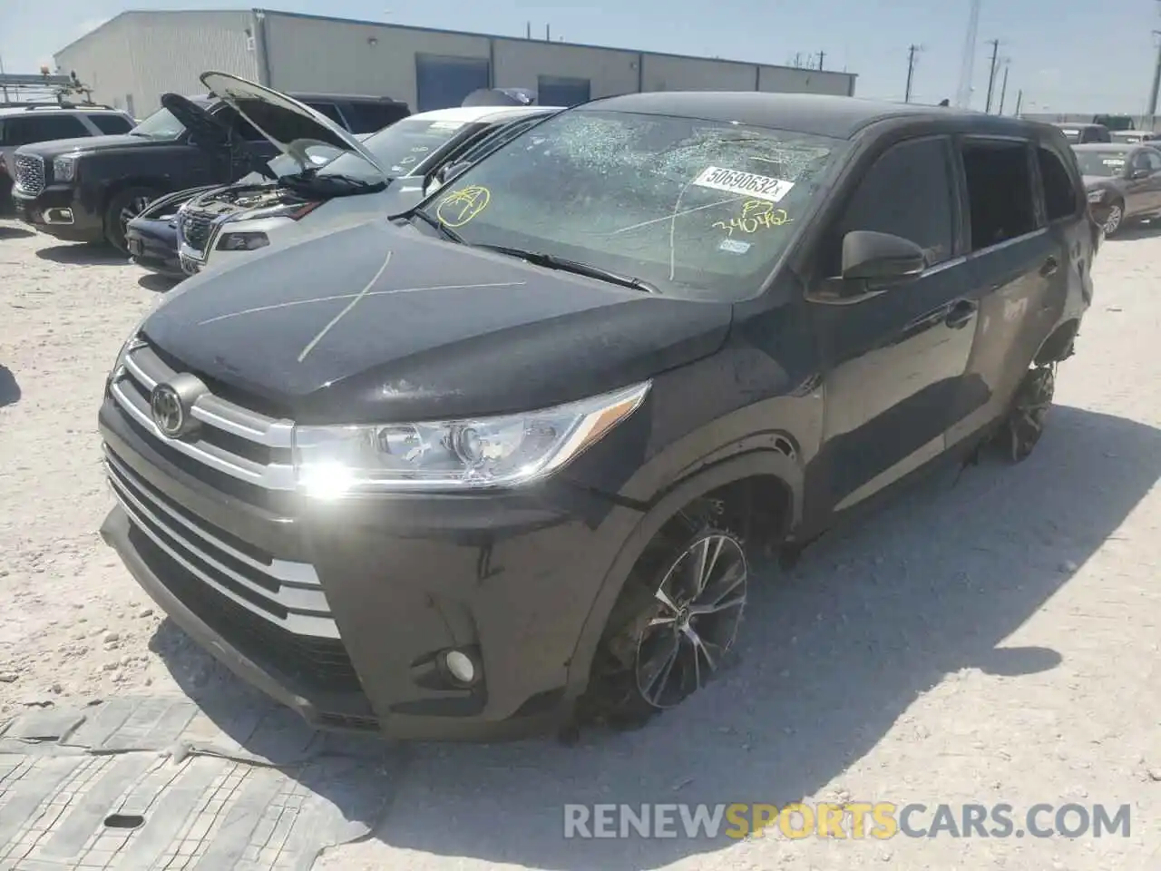 2 Photograph of a damaged car 5TDZZRFH1KS340482 TOYOTA HIGHLANDER 2019