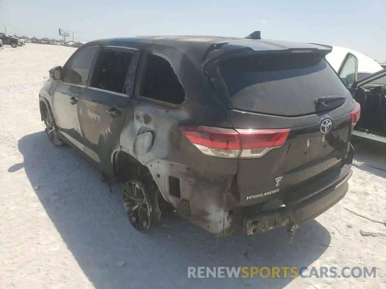 3 Photograph of a damaged car 5TDZZRFH1KS340482 TOYOTA HIGHLANDER 2019